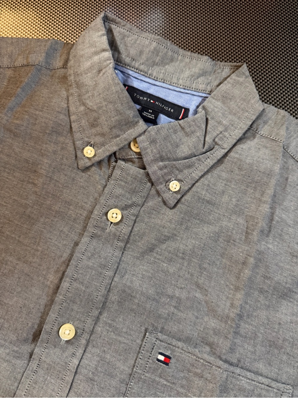 NWT Tommy Hilfiger Men's Gray Button-Down Shirt size M 69.50$